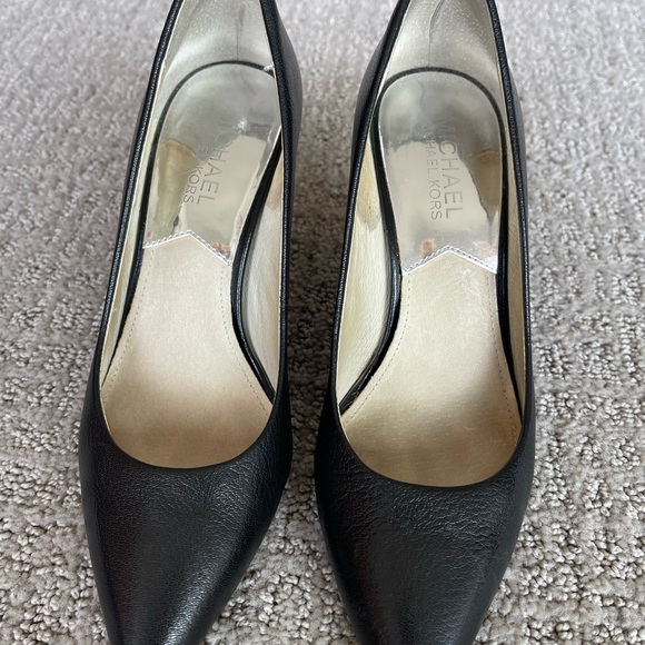 Michael Kors Black Pointed Toe Pumps - Picture 2 of 6